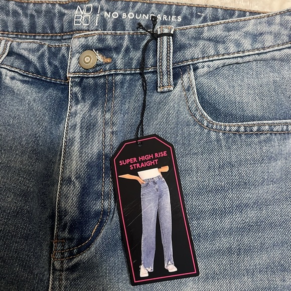 Women’s, No Boundaries size 13. Super highrise straight leg light blue jeans. - Picture 5 of 7